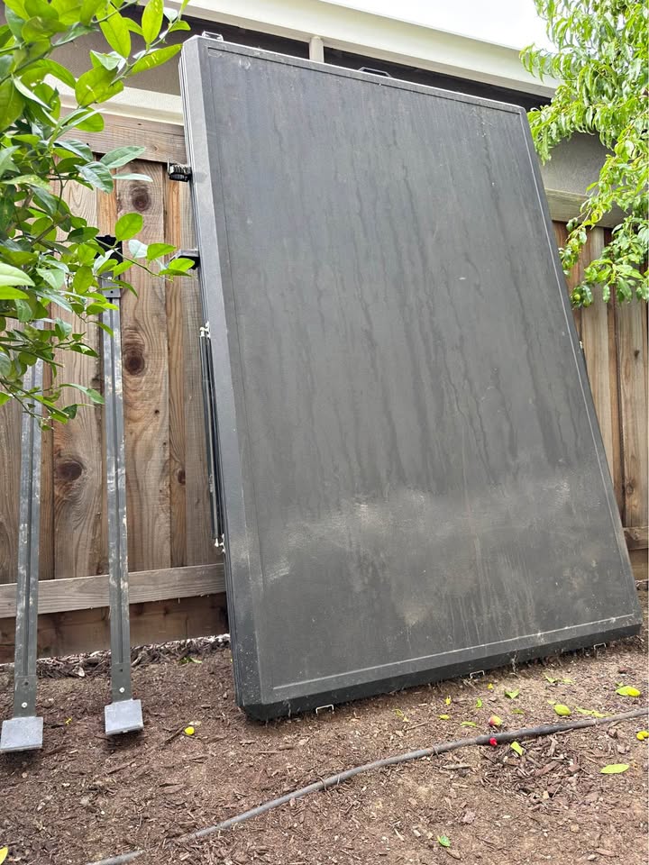 CVT (Cascadia Vehicle Tents) hard shell rooftop tent in Dixon, CA (photo 1) — photo 1