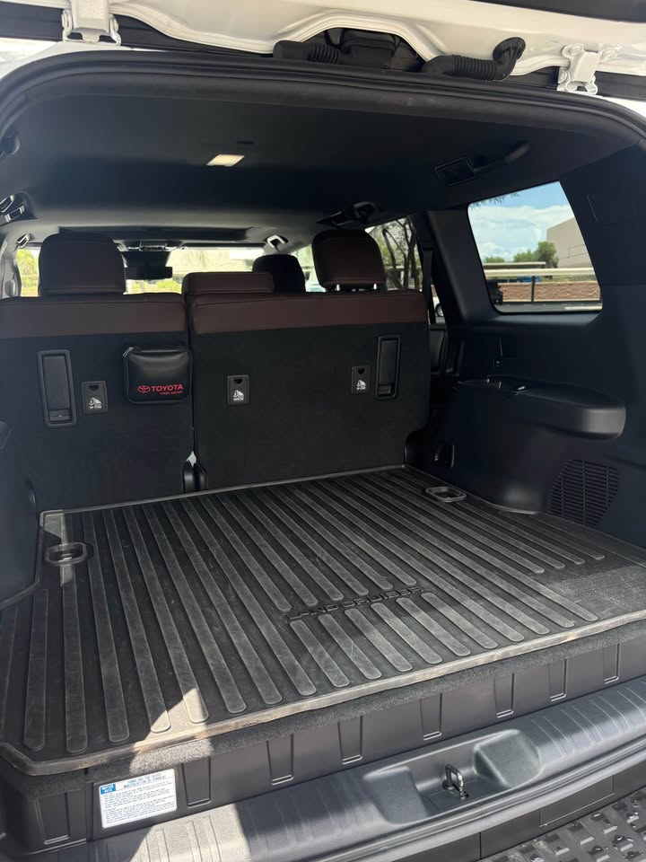 2025 Toyota Landcruiser — photo 8