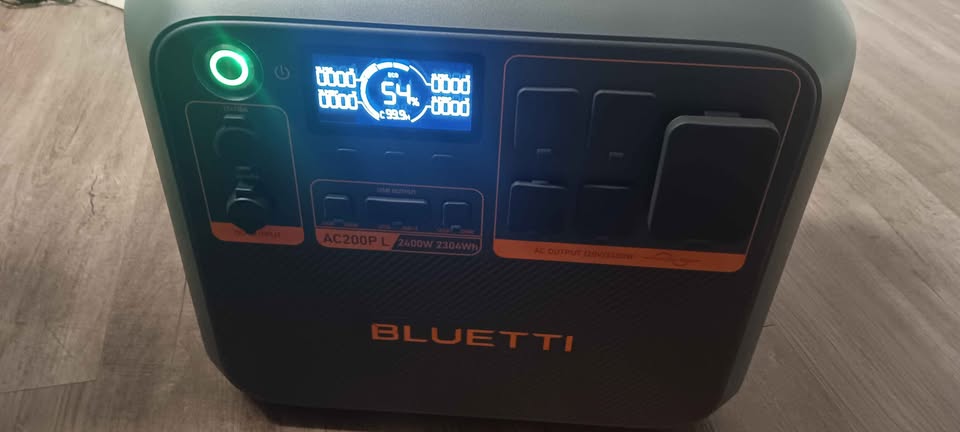 BLUETTI AC200P L Portable Power Station – Nueva in Peoria, AZ (photo 5) — photo 5