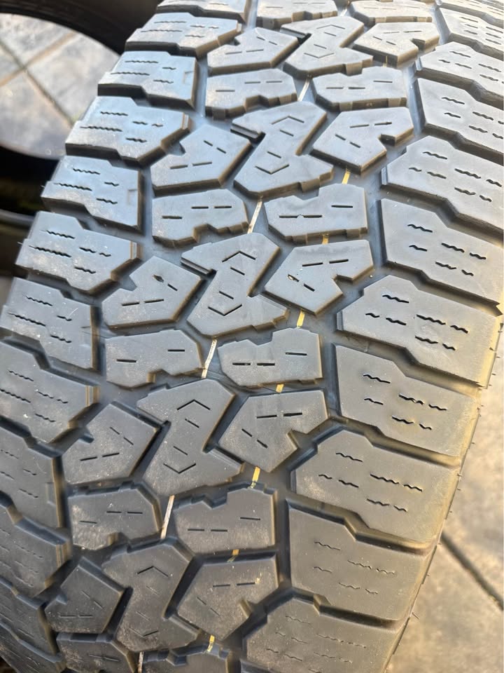 LT285/70/R17 FALKEN WILDPEAK A/T in Phoenix, AZ (photo 3) — photo 3