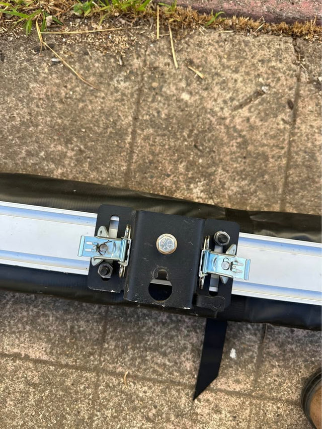 Yakima slim shady awning plus prinsu roof rack quick disconnects — photo 2