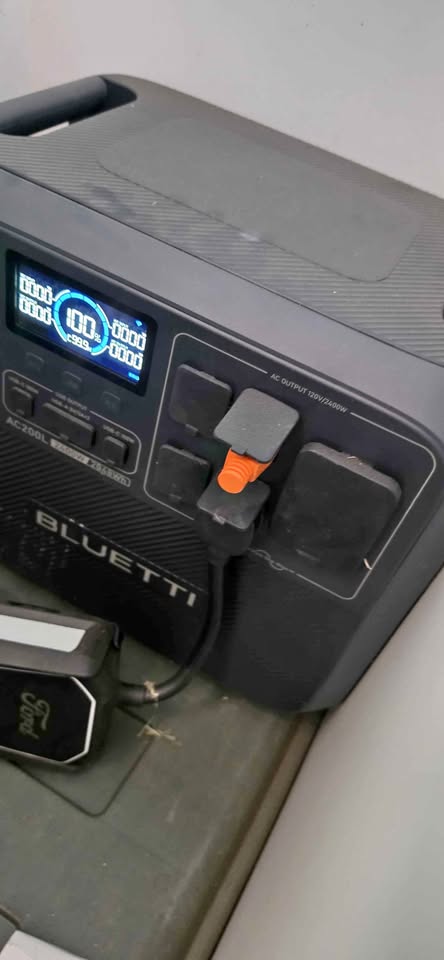 BLUETTI AC200L Portable Power Station in Manteca, CA (photo 1) — photo 1