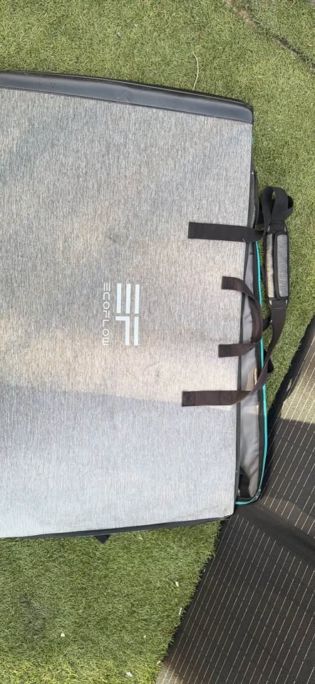EcoFlow 400W Portable Solar Panel – Excellent Condition – Includes Case in San Marcos, CA (photo 2)