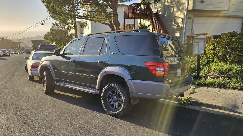 2001 Toyota Sequoia · SR5 Sport Utility 4D in Pacifica, CA (photo 2) — photo 2