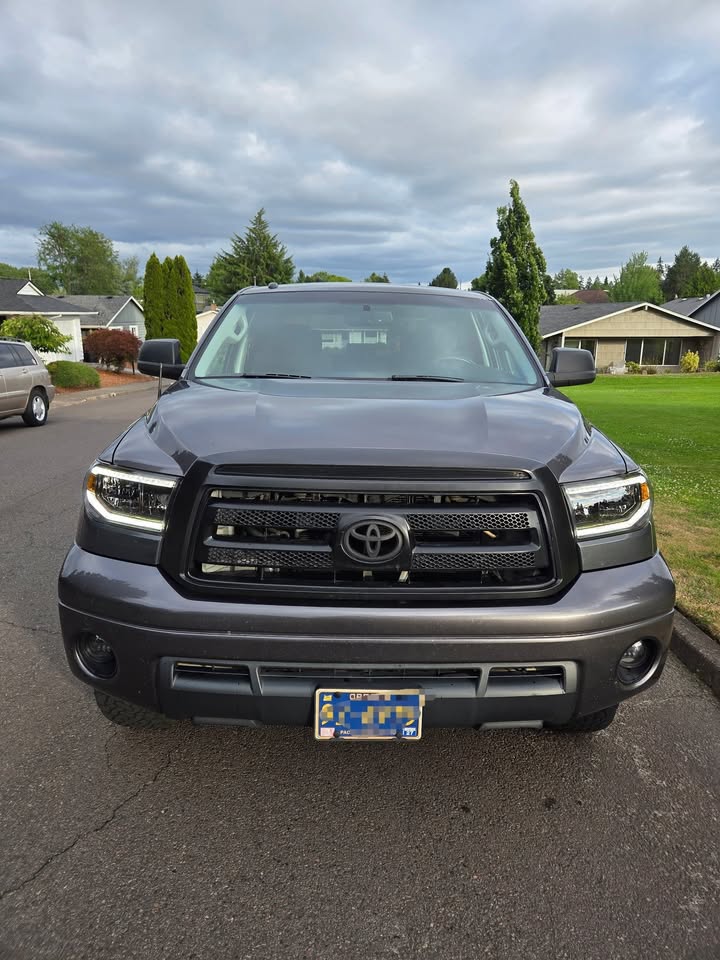 2011 Toyota tundra crewmax sr5 4x4 in Portland, OR (photo 9) — photo 9
