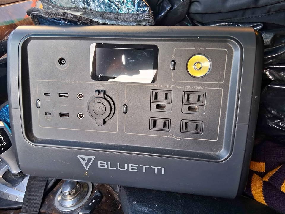 BLUETTI 800W Portable Power Station in Los Angeles, CA (photo 1)