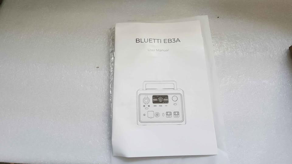 BLUETTI EB3A solar generator with 100w solar panel in North Dundas, ON (photo 3)