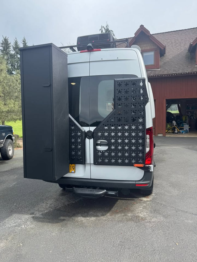 2020 Mercedes/Winnebago Sprinter Revel 4x4 — photo 3