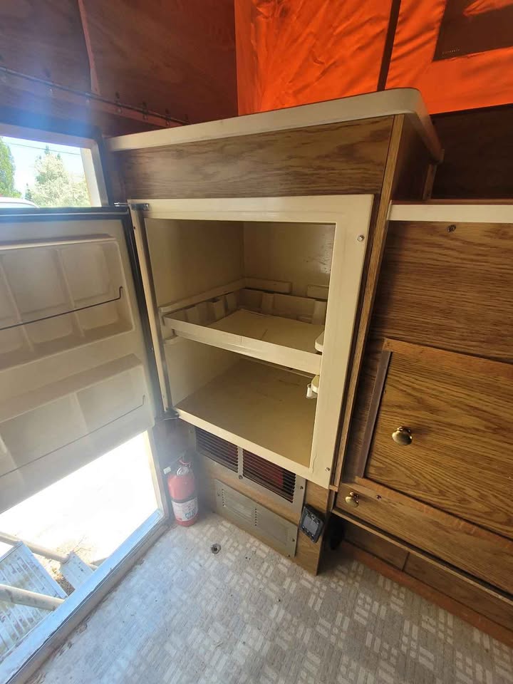 Four Wheel Camper - Grandby model in Lander, WY (photo 5) — photo 5