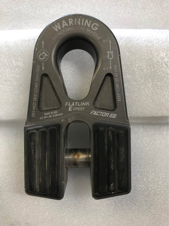 Factor 55 flat link expert closed winch shackle in Burbank, CA (photo 2) — photo 2