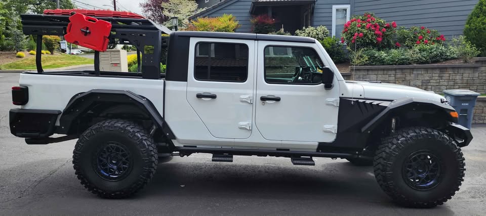 2020 Jeep Gladiator · Overland Pickup 4D 5 ft in Lakewood, WA (photo 9) — photo 9