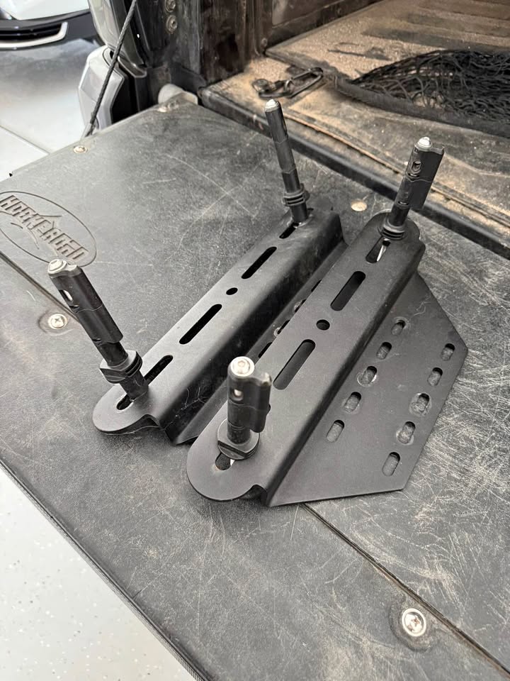 Maxtrax / Recovery board lockable pins and mounts in Queen Creek, AZ (photo 1) — photo 1
