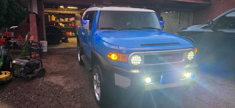2007 Toyota FJ Cruiser in New Tecumseth, ON (photo 3)