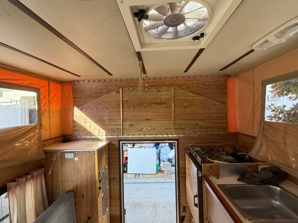 Mid 1990's Four Wheel Camper Grandby, solar in San Jose, CA (photo 9) — photo 9