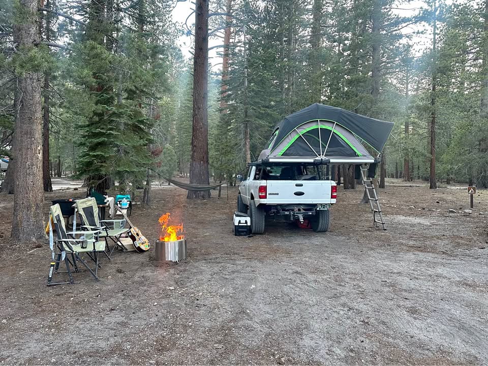 Freespirit Recreation Rooftop Tent with Thule Crossbars in Erie, CO (photo 1) — photo 1