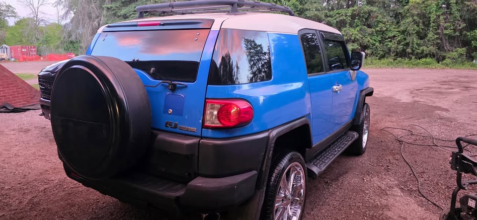 2007 Toyota FJ Cruiser in New Tecumseth, ON (photo 6)
