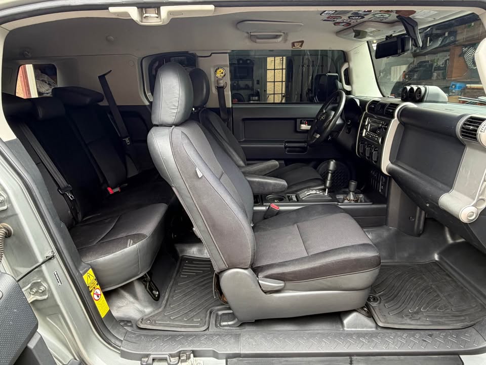 2011 Toyota FJ Cruiser · Sport Utility 2D in Huntington Beach, CA (photo 8) — photo 8