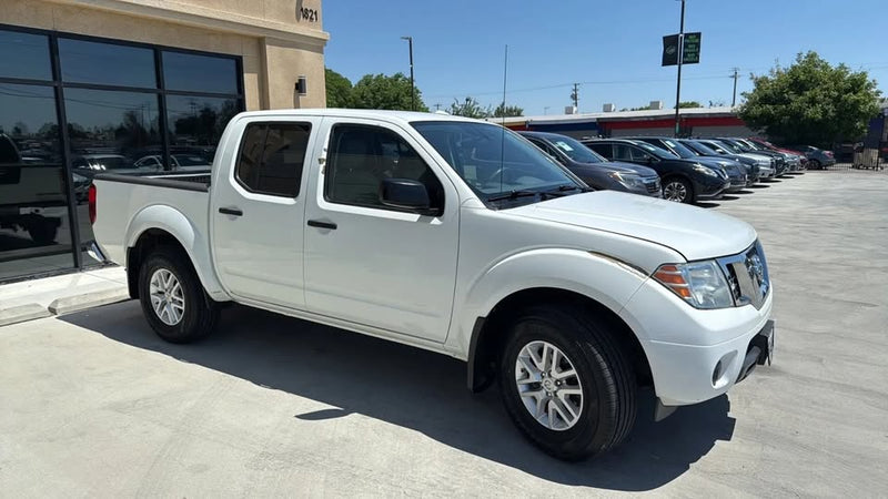 2018 Nissan Frontier Crew Cab SV Pickup 4D 5 ft in Fresno, CA (photo 10) — photo 10