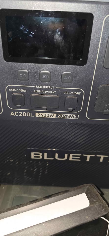 BLUETTI AC200L Portable Power Station in Manteca, CA (photo 2) — photo 2
