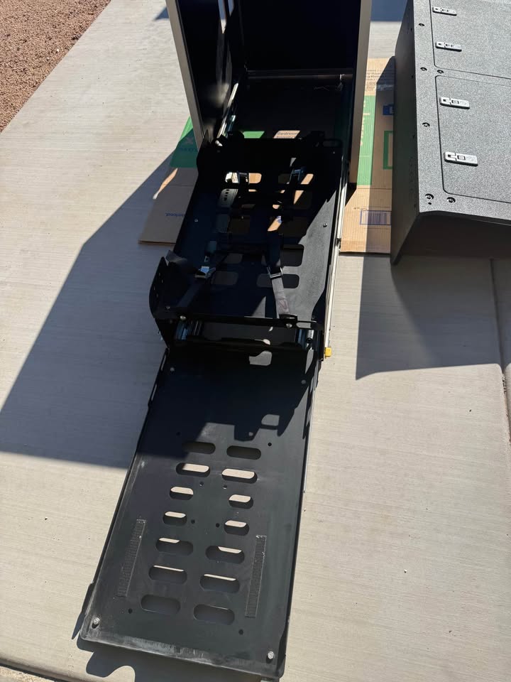 Goose Gear rear plate system for 2008-2022 Toyota Sequoia (2nd gen) like new AND Camp Kitchen 2.2 in Reno, NV (photo 9) — photo 9