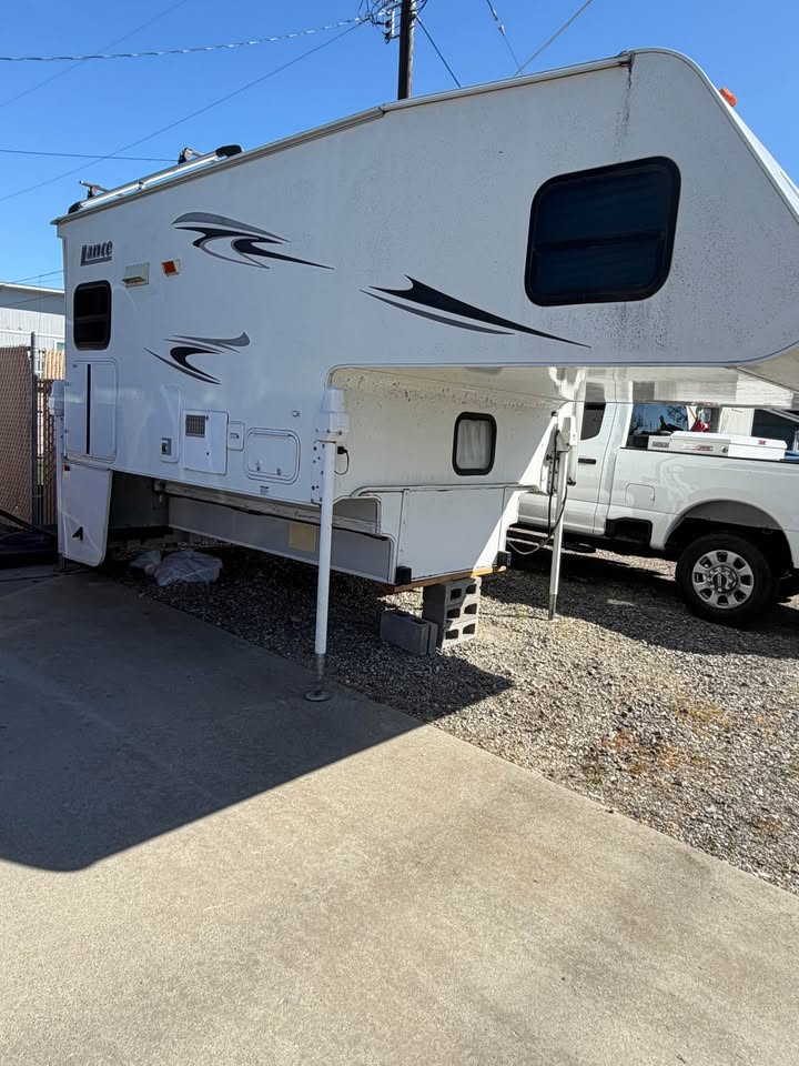 2009 Lance 981 Truck Camper 10ft in Spokane, WA (photo 3) — photo 3