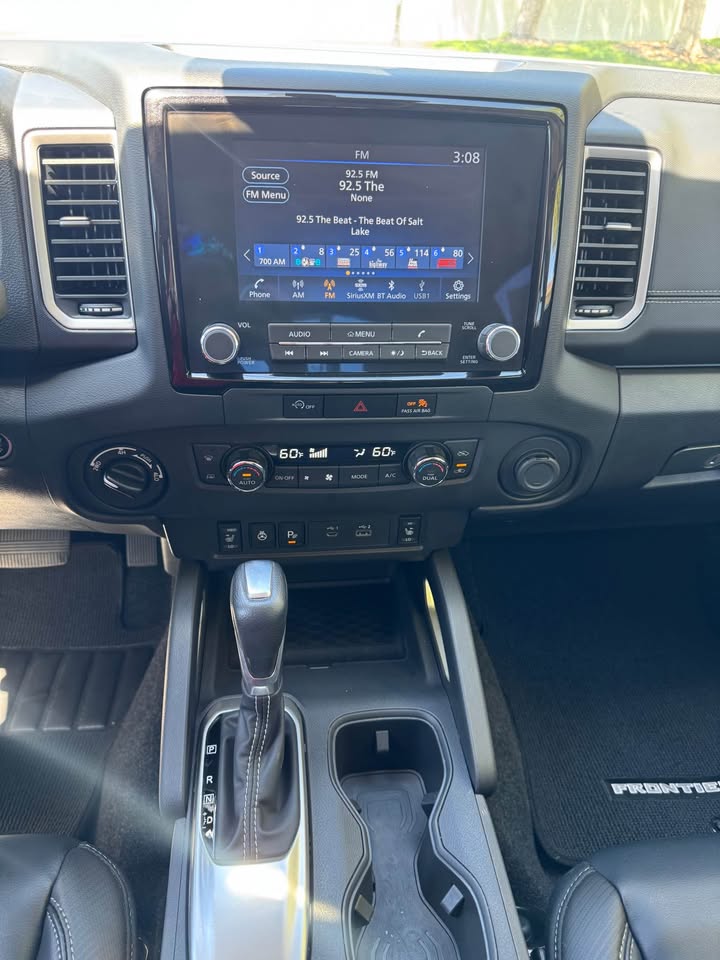 2024 Nissan Frontier Crew Cab · SL Pickup 4D 5 ft — photo 8