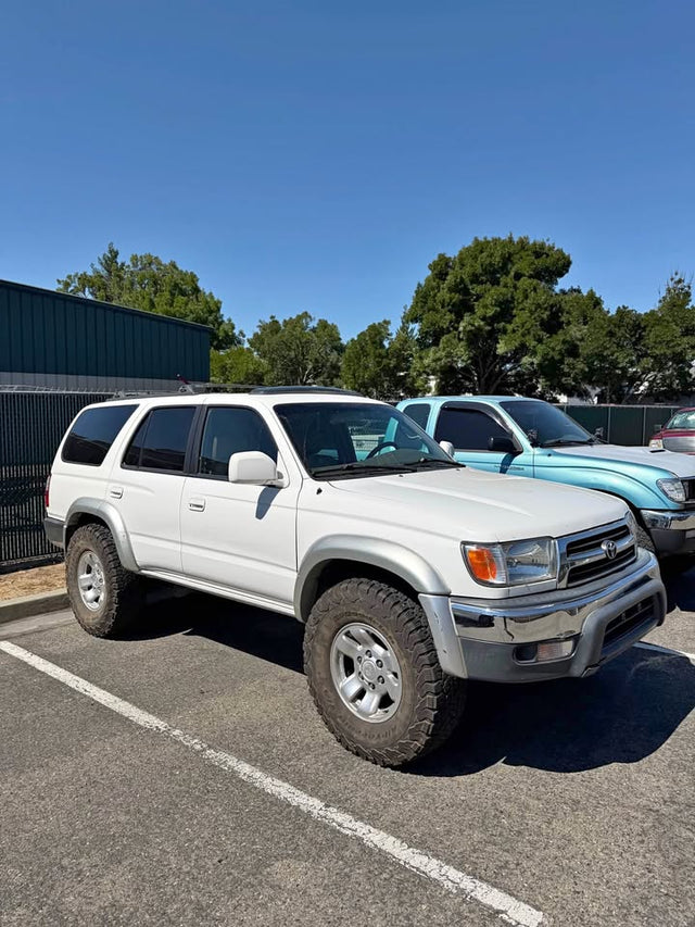 2000 Toyota 4Runner · SR5 Sport Utility 4D in Fresno, CA (photo 1)
