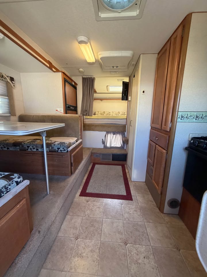 2009 Lance 981 Truck Camper 10ft in Spokane, WA (photo 9) — photo 9