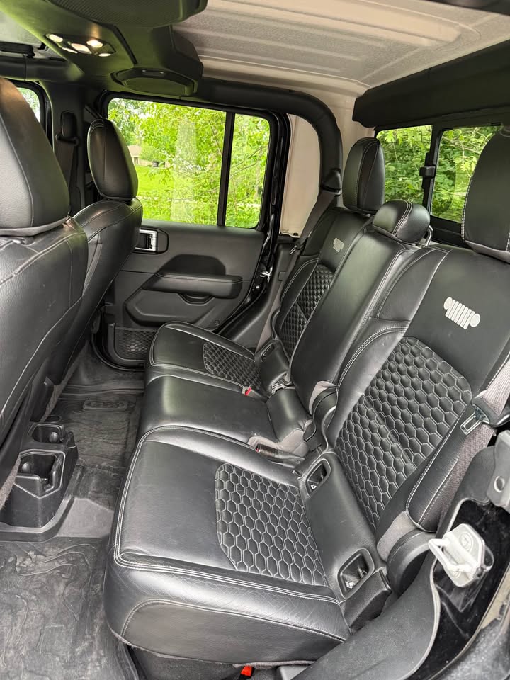 2020 Jeep Gladiator · Overland Pickup 4D 5 ft in Colona, IL (photo 9) — photo 9