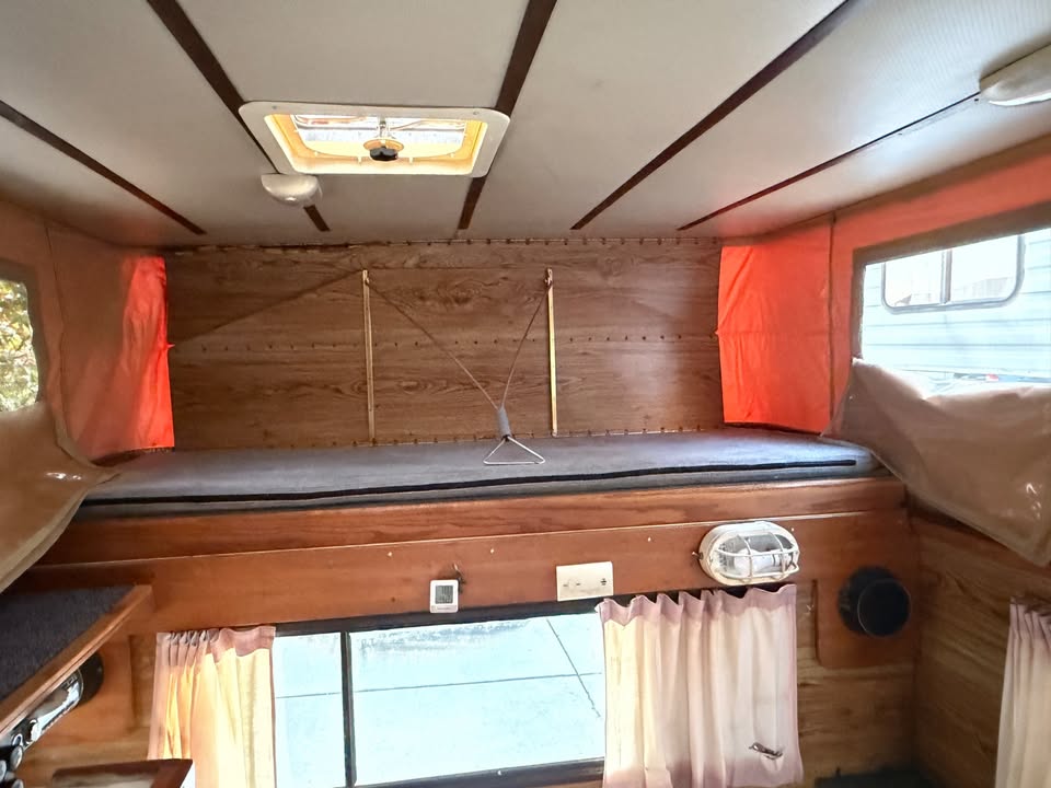 Mid 1990's Four Wheel Camper Grandby, solar in San Jose, CA (photo 5) — photo 5