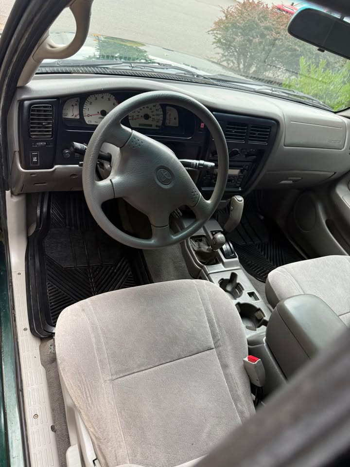 2002 Toyota Tacoma Double Cab · SR5 4x4 3.4 V6 Rear-Diff Locker in Bonney Lake, WA (photo 12) — photo 12