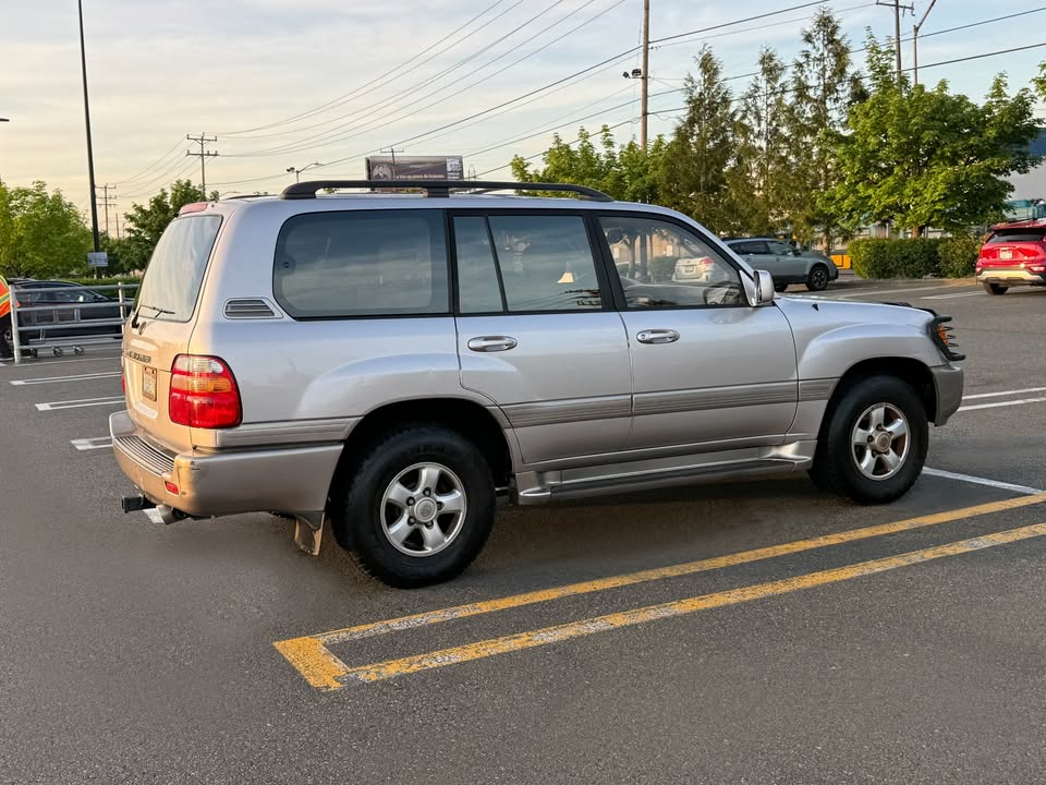 2000 Toyota Land Cruiser in Seattle, WA (photo 2)