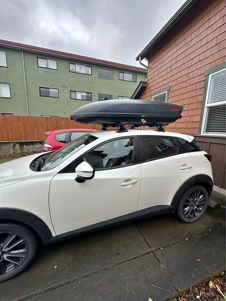 Yakima Roof Rack System with SkyLine Towers and CoreBars in Seattle, WA (photo 1)