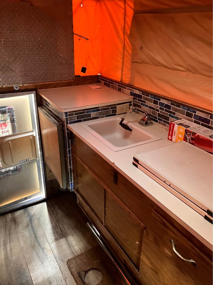 1990 Four wheel camper grand by in Brentwood, CA (photo 5) — photo 5