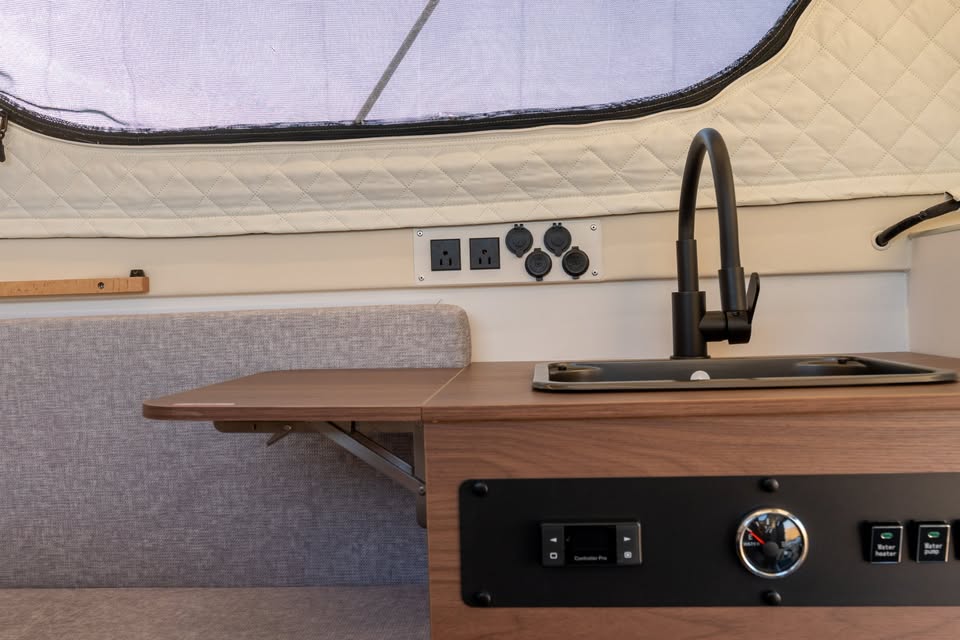 Slide in Truck Camper Pop-up 2025 in Montebello, CA (photo 8) — photo 8