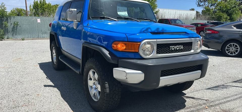 2007 Toyota FJ Cruiser · Sport Utility 2D in San Carlos, CA (photo 2)