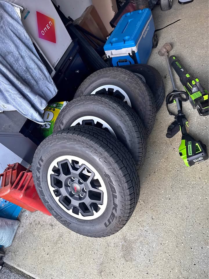 265/70/R18 6x5.5 Falken Wildpeak AT3Wa tires and rims and TPMS sensors in Tualatin, OR (photo 1)