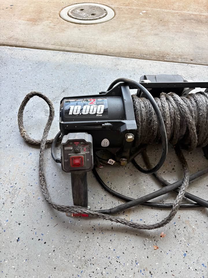 Smittybilt 10,000 lbs Winch in Riverbank, CA (photo 1)