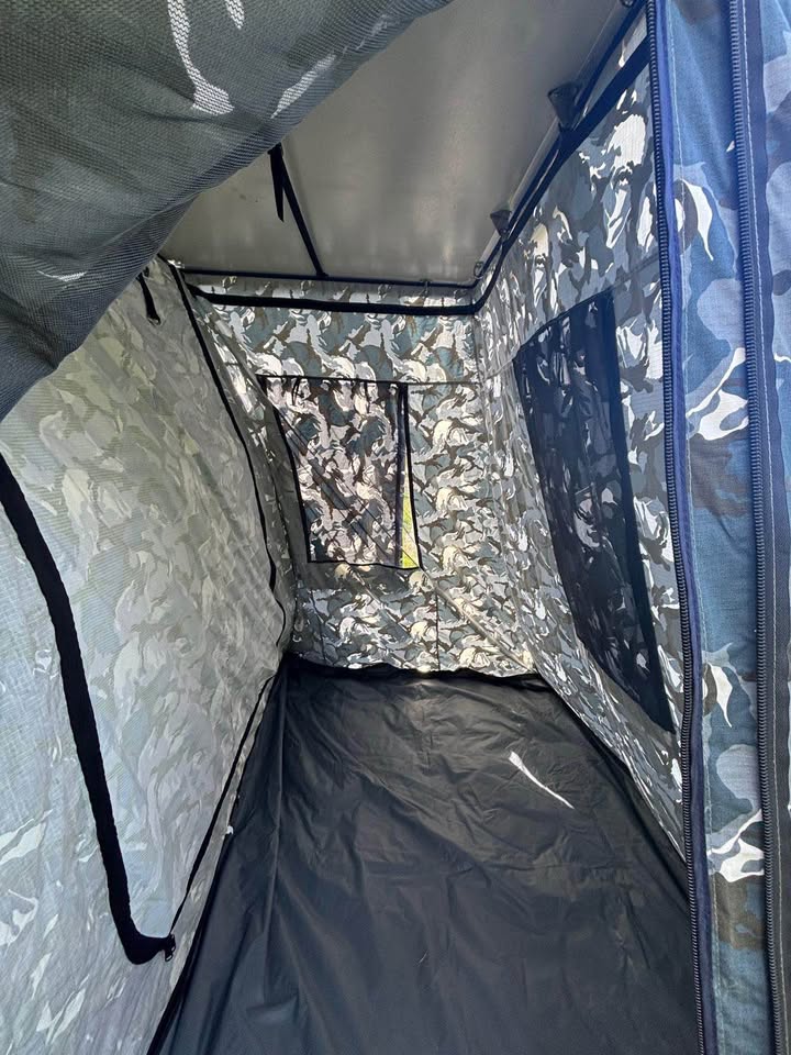 Tepui Kukenam 3 Rooftop Tent with annex & accessories in Seattle, WA (photo 7) — photo 7