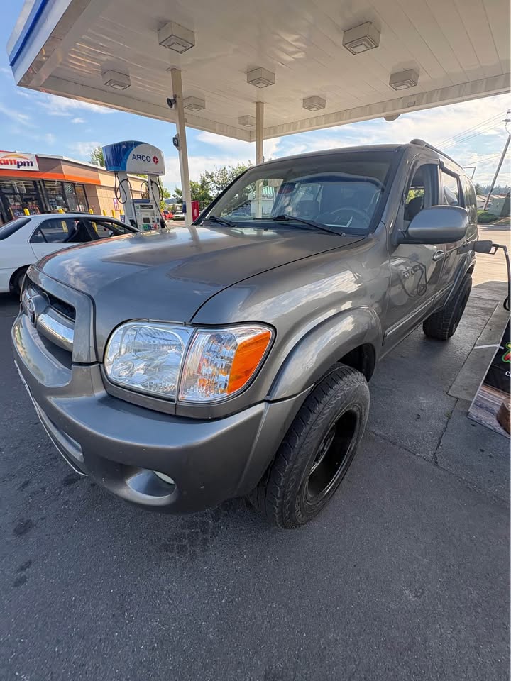 2005 Toyota Sequoia · SR5 Sport Utility 4D in Everett, WA (photo 4) — photo 4