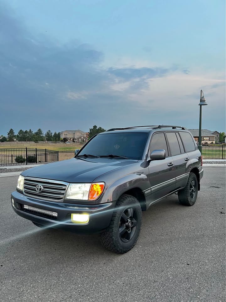 2003 Toyota Landcruiser in Commerce City, CO (photo 1)