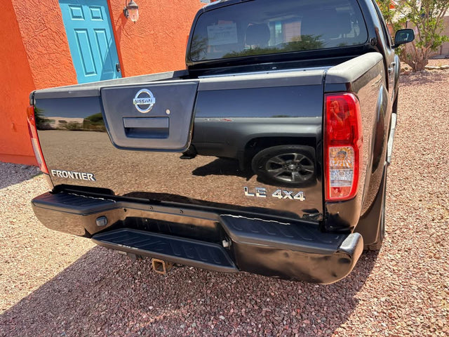 2007 Nissan Frontier Crew Cab · LE Pickup 4D 5 ft — photo 2