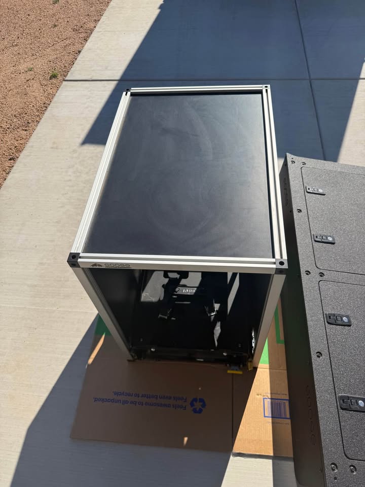 Goose Gear rear plate system for 2008-2022 Toyota Sequoia (2nd gen) like new AND Camp Kitchen 2.2 in Reno, NV (photo 6) — photo 6