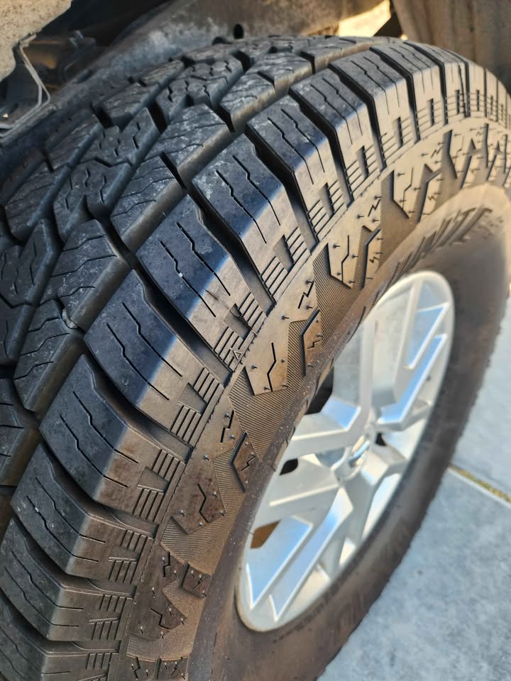 2019 Nissan Frontier Crew Cab · SV Pickup 4D 5 ft in Tucson, AZ (photo 8) — photo 8