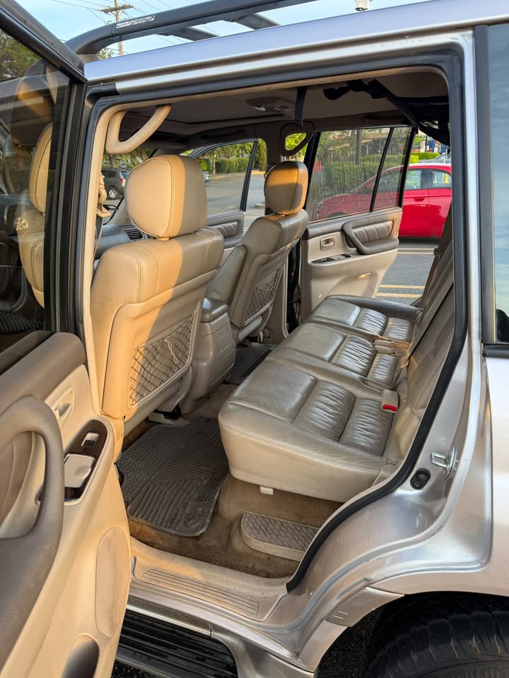 2000 Toyota Land Cruiser in Seattle, WA (photo 4)