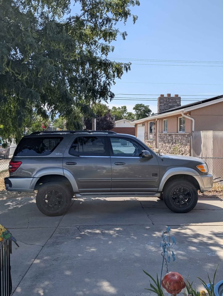 2003 Toyota Sequoia · SR5 Sport Utility 4D — photo 2
