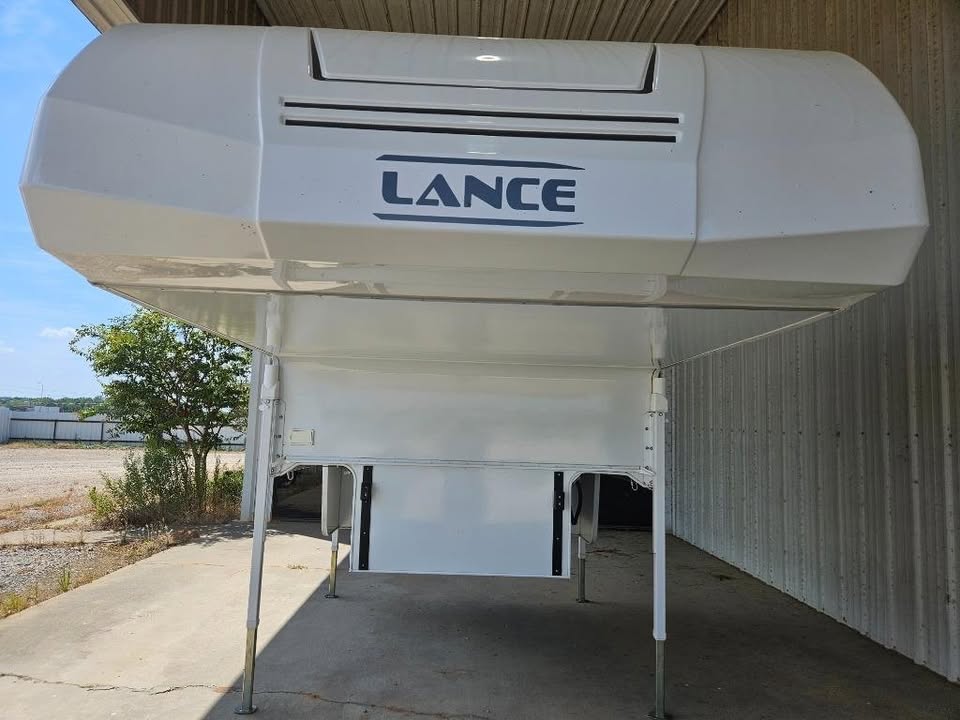 2021 LANCE 650 TRUCK CAMPER in Pearl, MS (photo 6) — photo 6