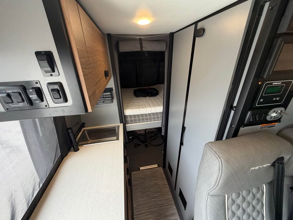 2025 Winnebago revel 44e awd 17,000 miles in Mesa, AZ (photo 9) — photo 9