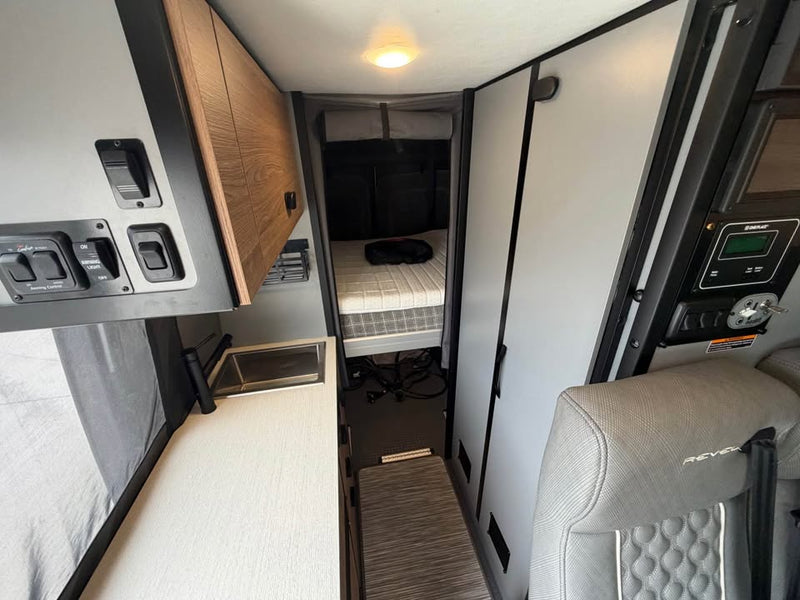 2025 Winnebago revel 44e awd 17,000 miles in Mesa, AZ (photo 9) — photo 9