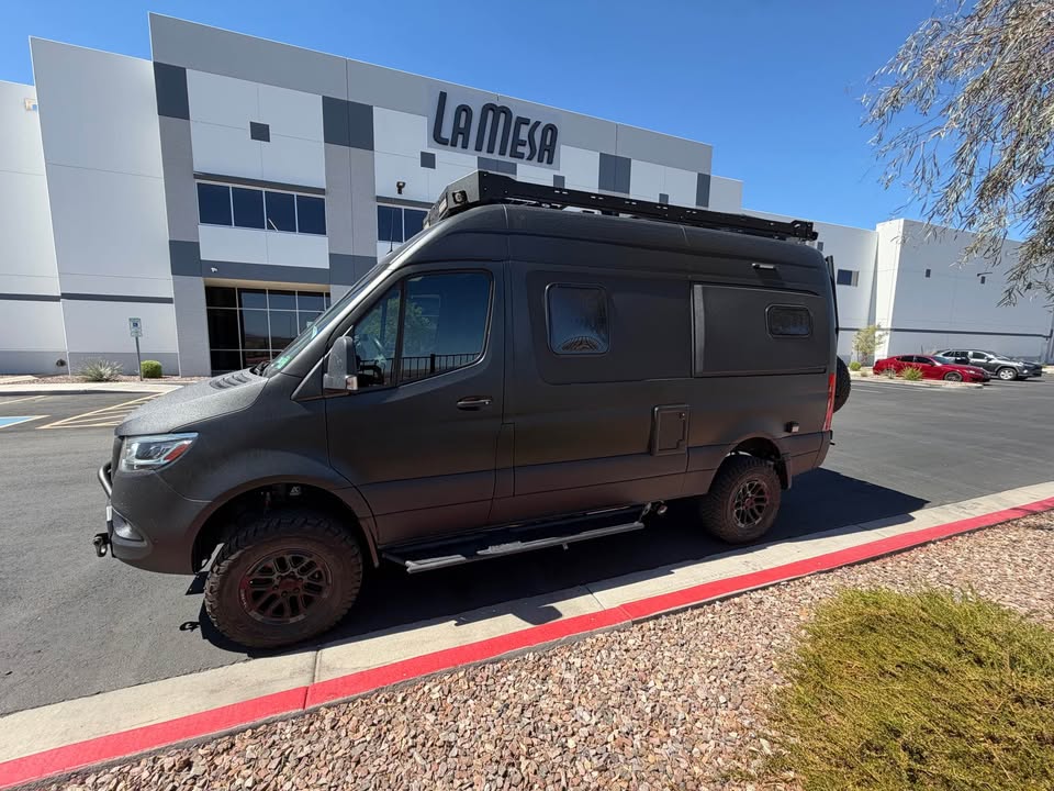2025 Winnebago revel 44e awd 17,000 miles in Mesa, AZ (photo 4) — photo 4